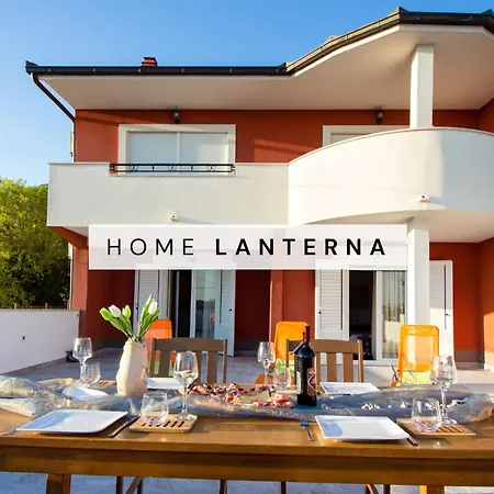 Lanterna - Split, With A Heated Pool Apartman