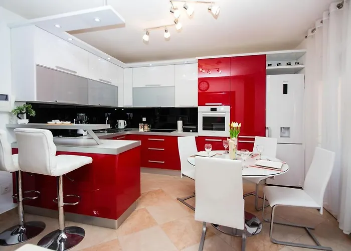 Lanterna - Split, With A Heated Pool * Solin