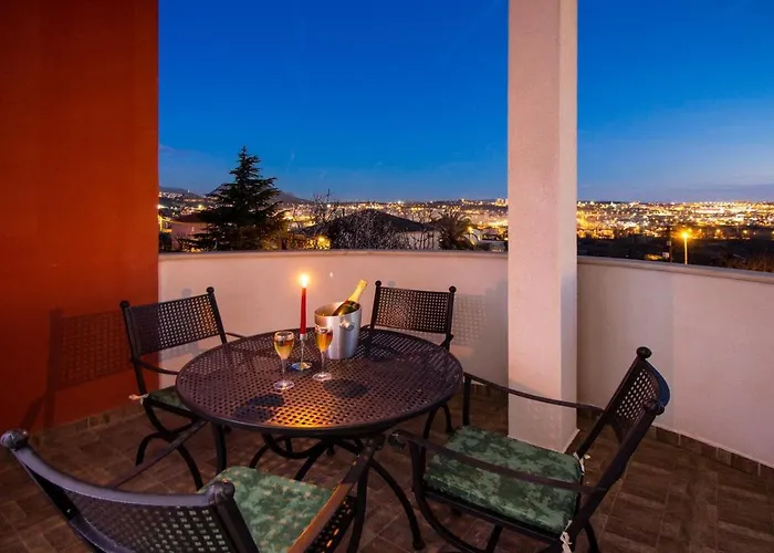 Lanterna - Split, With A Heated Pool * Solin