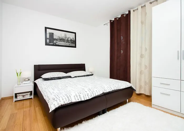 Lanterna - Split, With A Heated Pool Apartamento