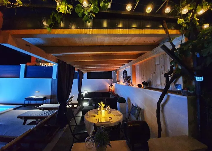 Lanterna - Split, With A Heated Pool Apartamento