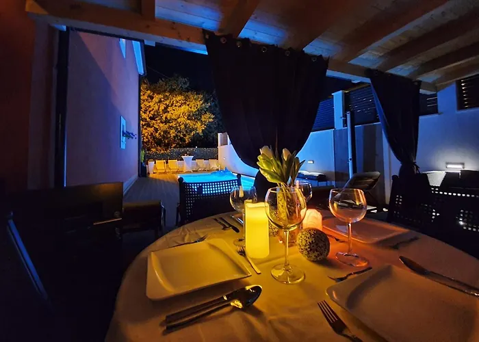 Lanterna - Split, With A Heated Pool Apartamento Solin