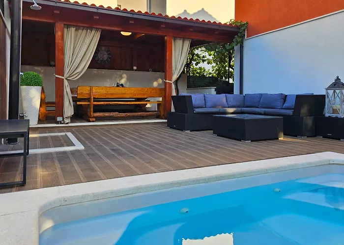 Lanterna - Split, With A Heated Pool Apartamento