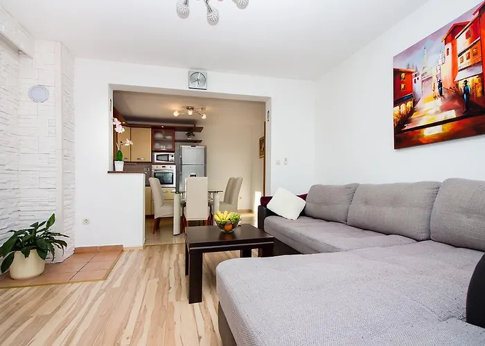 Lanterna - Split, With A Heated Pool Apartamento
