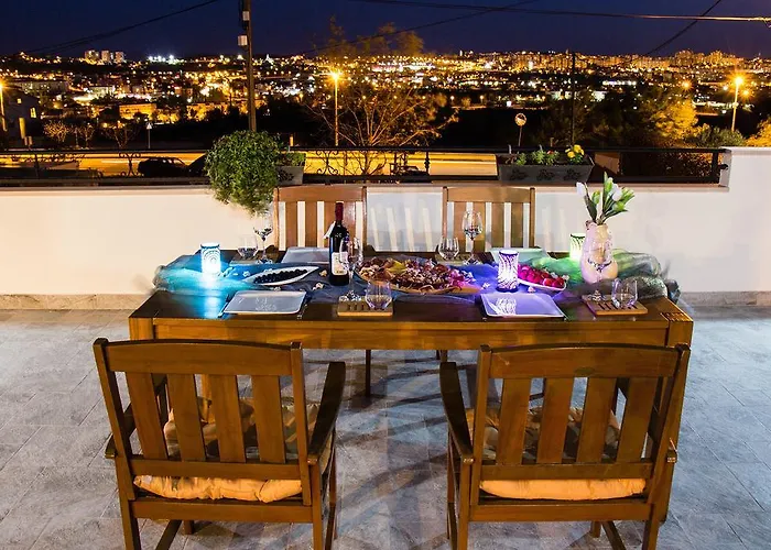 Lanterna - Split, With A Heated Pool Apartamento *