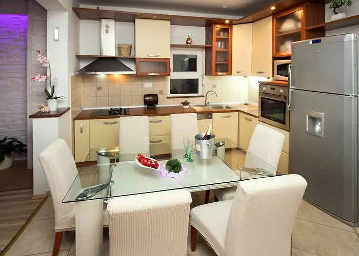 Lanterna - Split, With A Heated Pool Solin