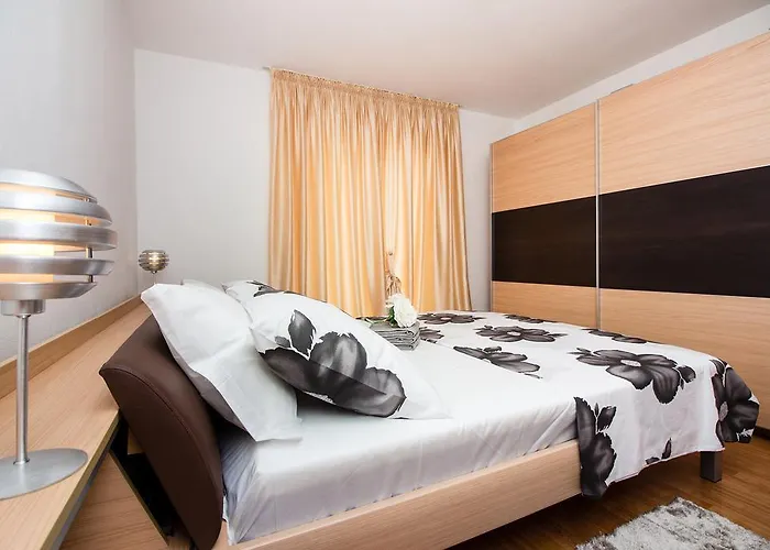Apartamento Lanterna - Split, With A Heated Pool