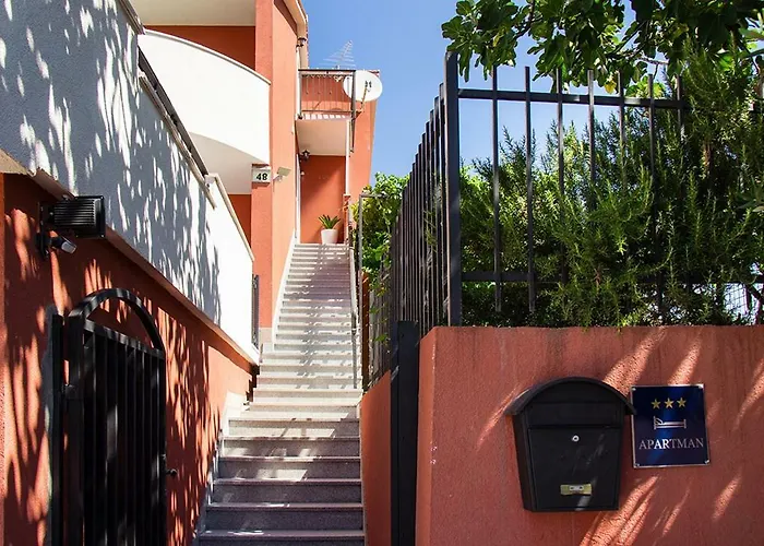 Lanterna - Split, With A Heated Pool Apartamento