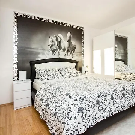 Appartamento Lanterna - Split, With A Heated Pool *