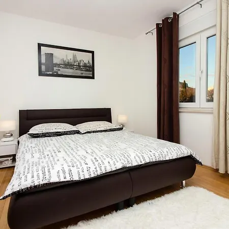 Apartment Lanterna - Solin, Split With A Heated Pool