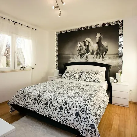 Lanterna - Split, With A Heated Pool Solin