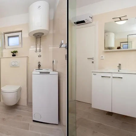 Apartman Lanterna - Split, With A Heated Pool Salona