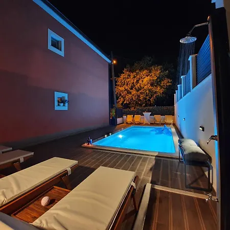 Apartment With A Heated Pool Near Split With Magnificent View Solin