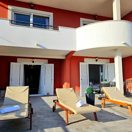 Apartment With A Heated Pool Near Split With Magnificent View Solin