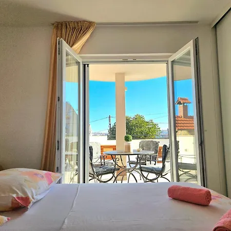 With A Heated Pool Near Split With Magnificent View *