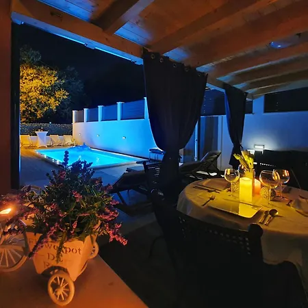 Lanterna - Solin, Split With A Heated Pool