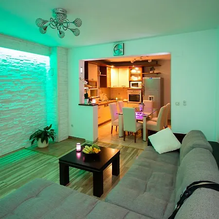 With A Heated Pool Near Split With Magnificent View *