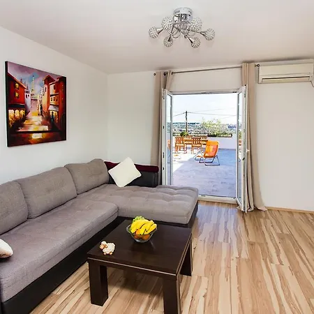 Apartment With A Heated Pool Near Split With Magnificent View Solin