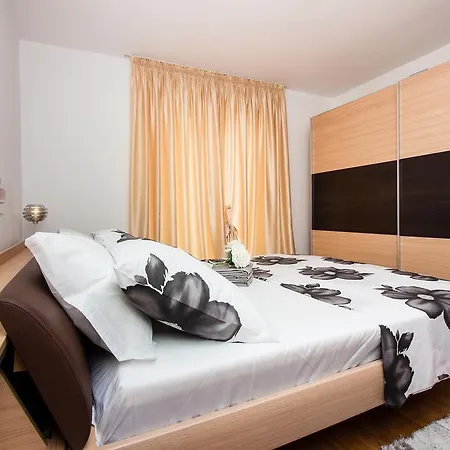 Apartment With A Heated Pool Near Split With Magnificent View